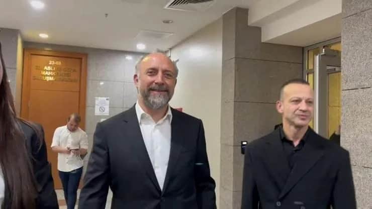 Halit Ergenç ve Rıza Kocaoğlu Adliyeye Geldi: 'Yalan Tanıklık' Davası Başladı