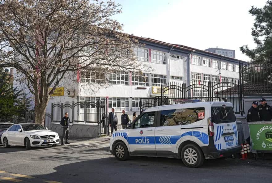 İçişleri’nden Okullara Güvenlik Hamlesi: 81 İlde Polis Nöbeti Artırıldı
