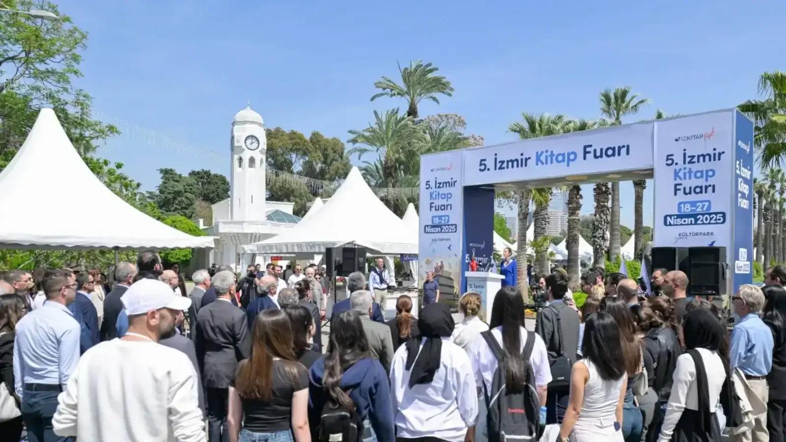 İzmir Kitap Fuarı Kültürpark’ta Kapılarını Açtı