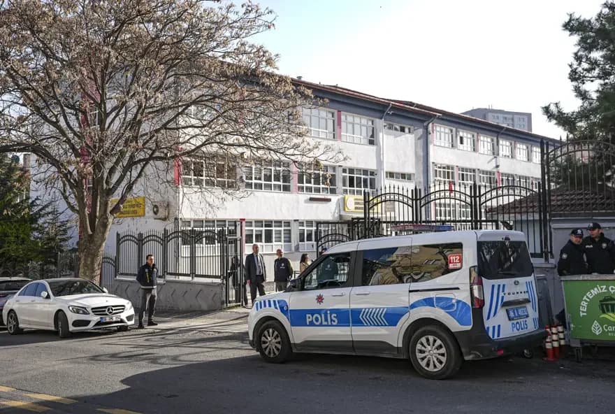 İçişleri’nden Okullara Güvenlik Hamlesi: 81 İlde Polis Nöbeti Artırıldı