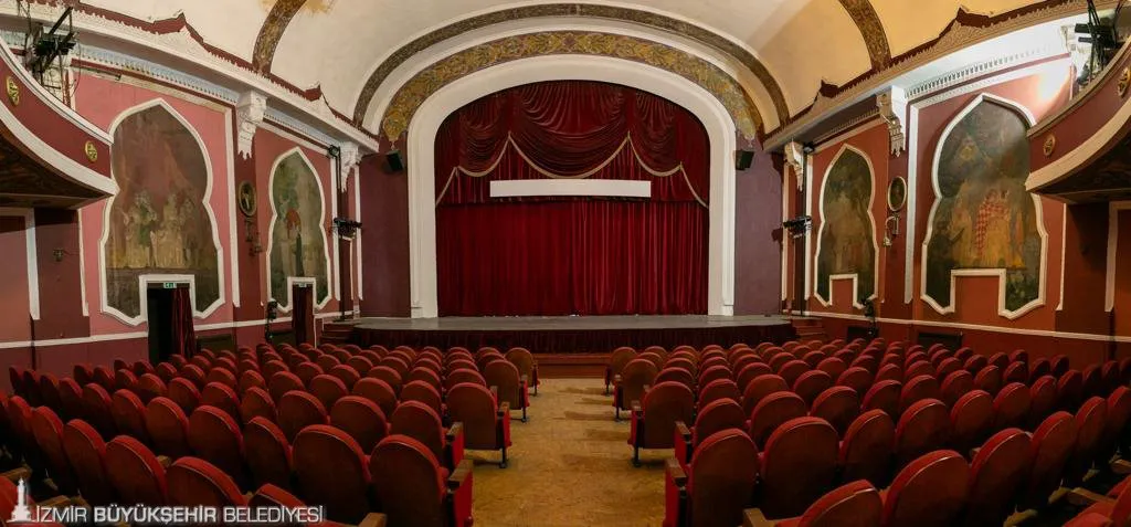 İzmir'de Ücretsiz Sinema Etkinlikleri: Elhamra Sahnesi'nde Hangi Filmler Var?