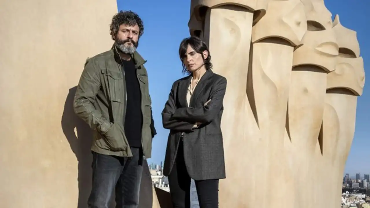 Netflix Gölgeler Şehri Dizisi Konusu: Hangi Kitaptan Uyarlama?