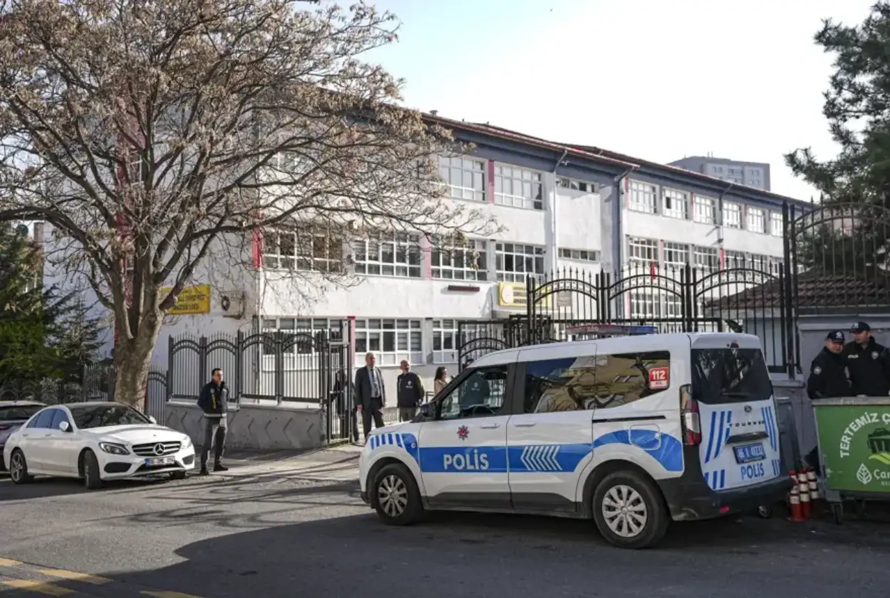 İçişleri’nden Okullara Güvenlik Hamlesi: 81 İlde Polis Nöbeti Artırıldı