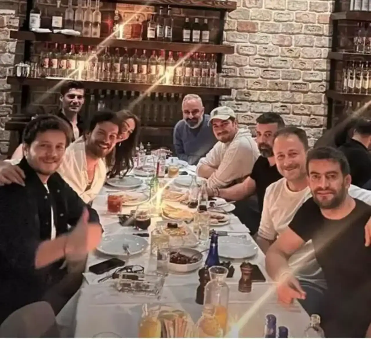 Çağatay Ulusoy'dan Arkadaşına Doğum Günü Sürprizi: “Dostluğu Yeter”