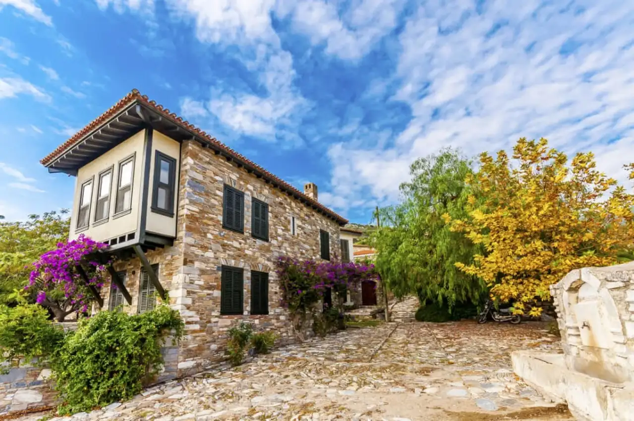 Ege’nin Saklı Cenneti: Doğanbey Köyü Ziyaretçilerini Büyülüyor