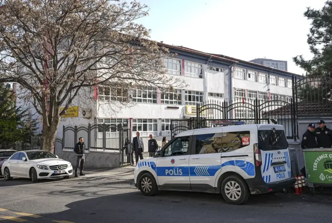 İçişleri’nden Okullara Güvenlik Hamlesi: 81 İlde Polis Nöbeti Artırıldı