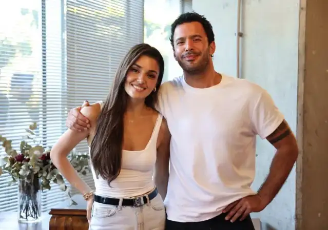 Hande Erçel ve Barış Arduç'un Yeni Dizisi "Aşk ve Gözyaşı" İçin Okuma Provası Tamamlandı