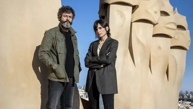 Netflix Gölgeler Şehri Dizisi Konusu: Hangi Kitaptan Uyarlama?